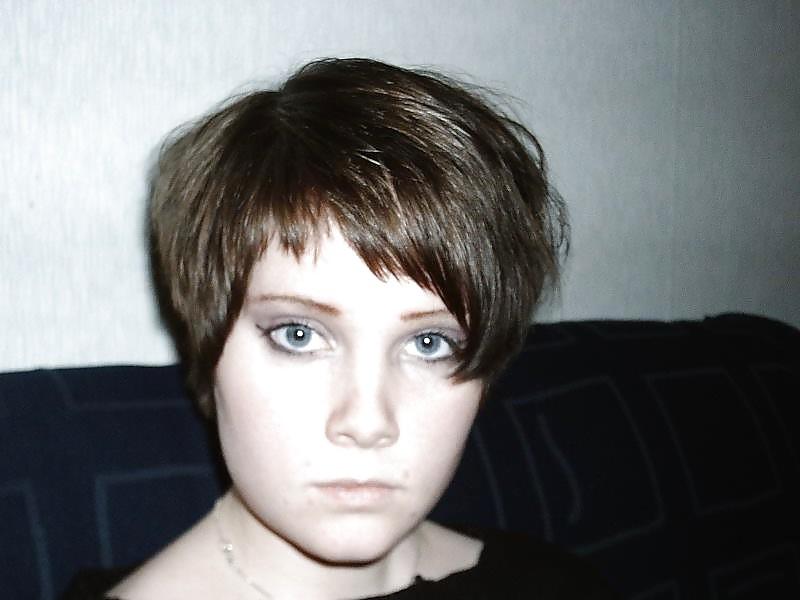 14P Very Cute Short Hair Wife