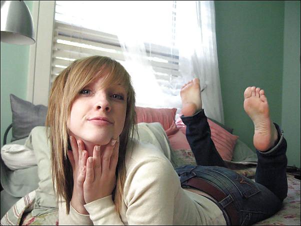 25P Teen Feet 