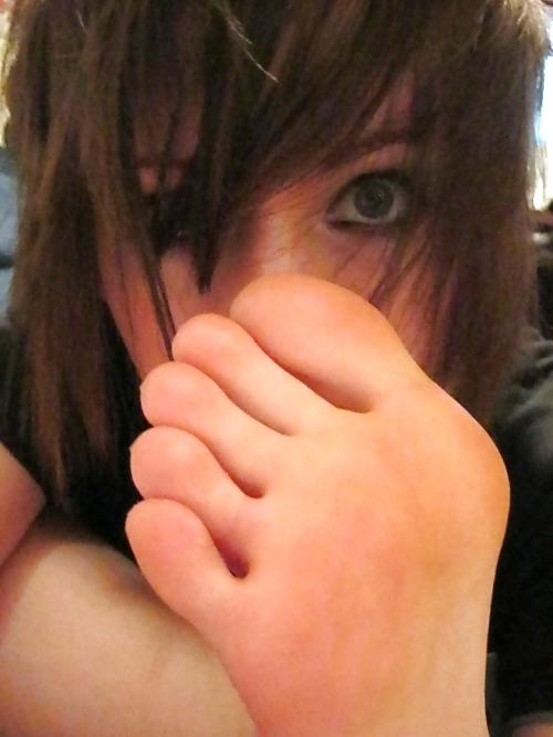 25P Teen Feet 