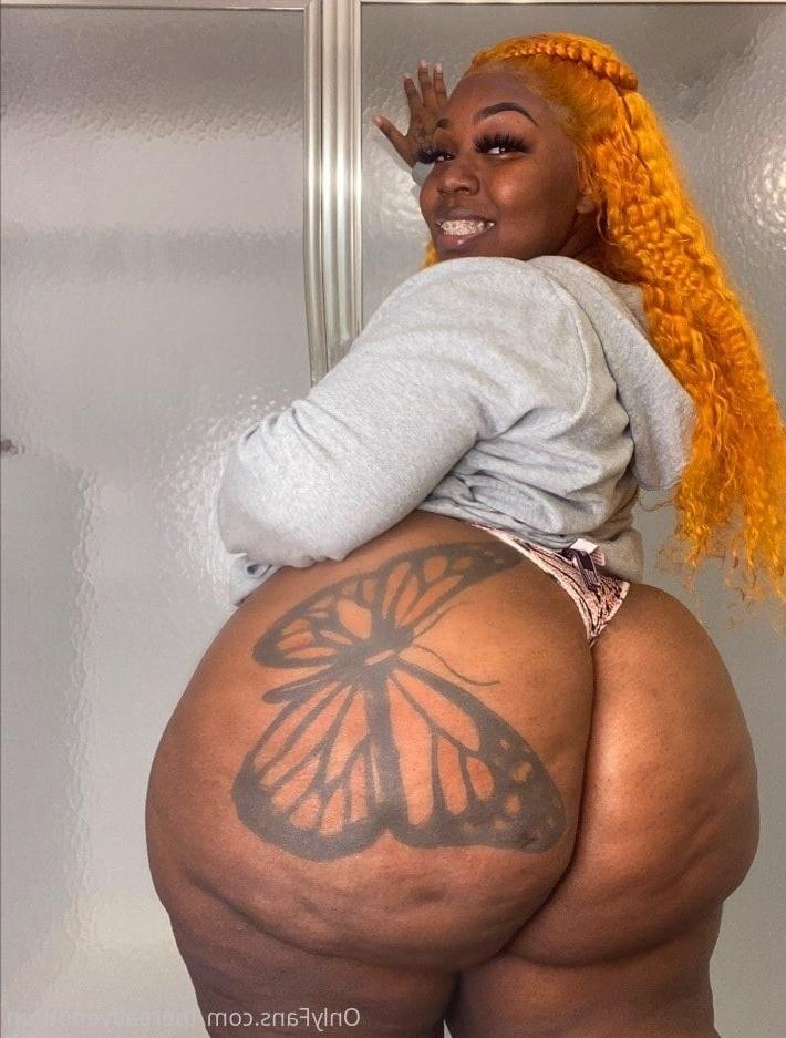 25P FYE's Big Black Azz!
