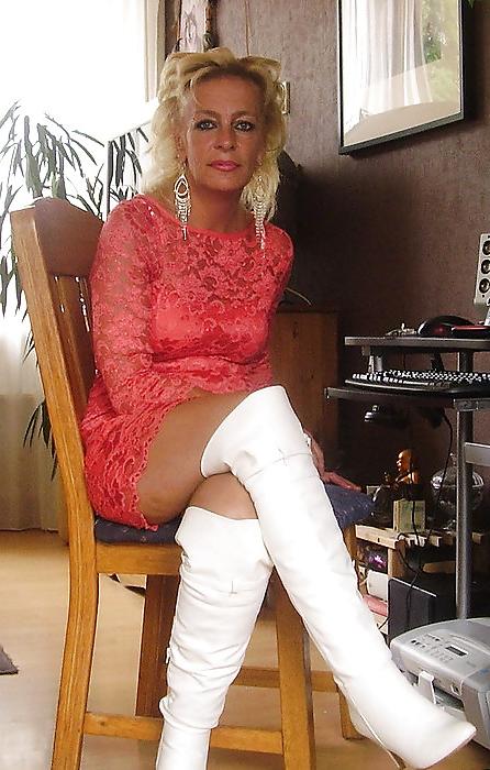 10P Dutch Petra is a horny Mature bitch and mommy