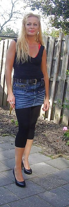 10P Dutch Petra is a horny Mature bitch and mommy