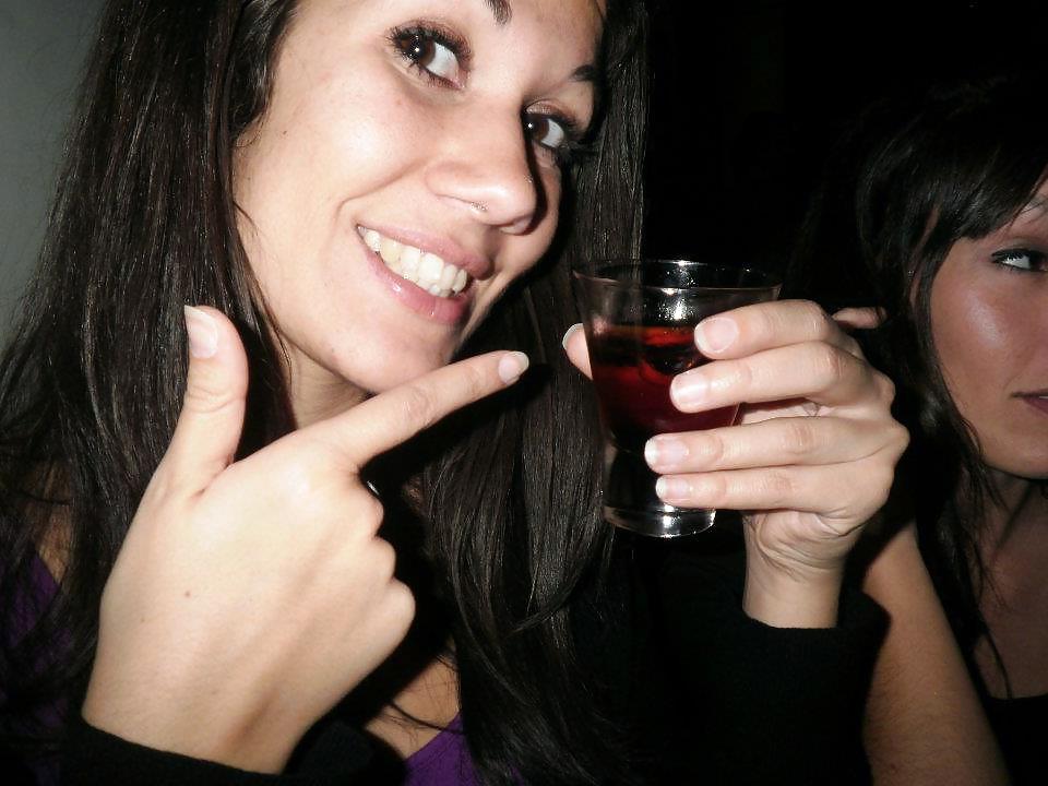 25P Pute laura! tu merite qu'on se branle sur ta gueule