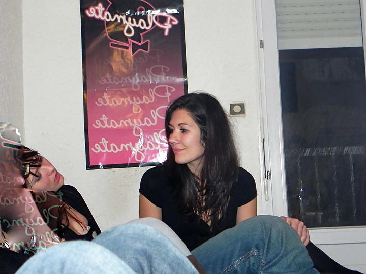 25P Pute laura! tu merite qu'on se branle sur ta gueule