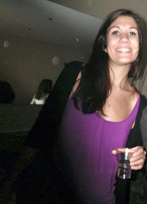 25P Pute laura! tu merite qu'on se branle sur ta gueule