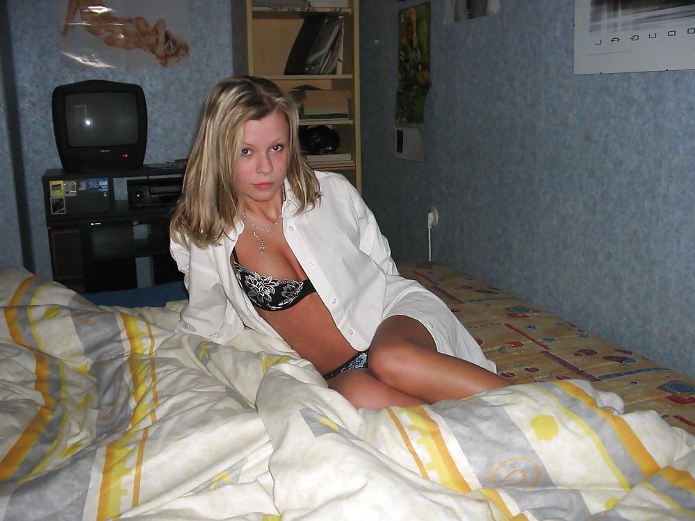 23P Cute amateur blonde..