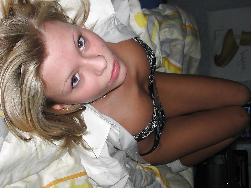 23P Cute amateur blonde..
