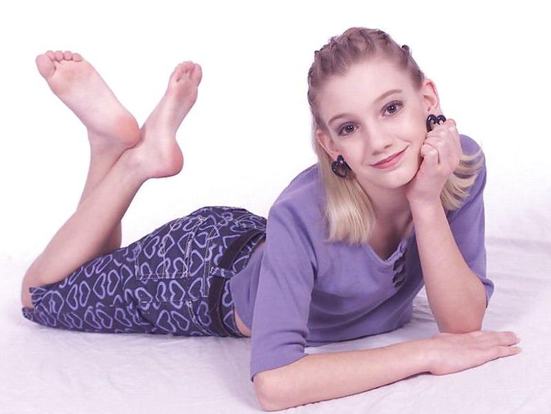 24P Teens and feet 4