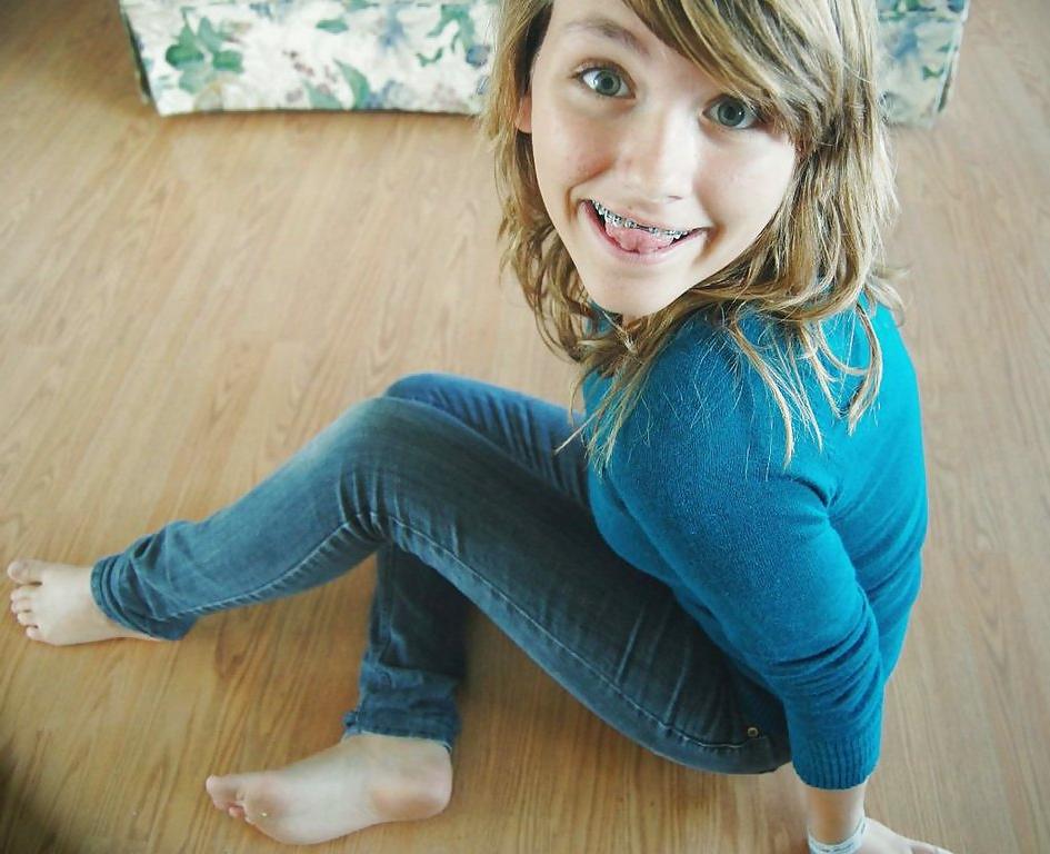 24P Teens and feet 4