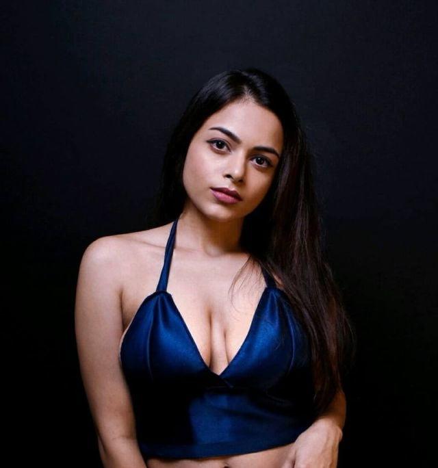 20P Very Cute Indian Girl