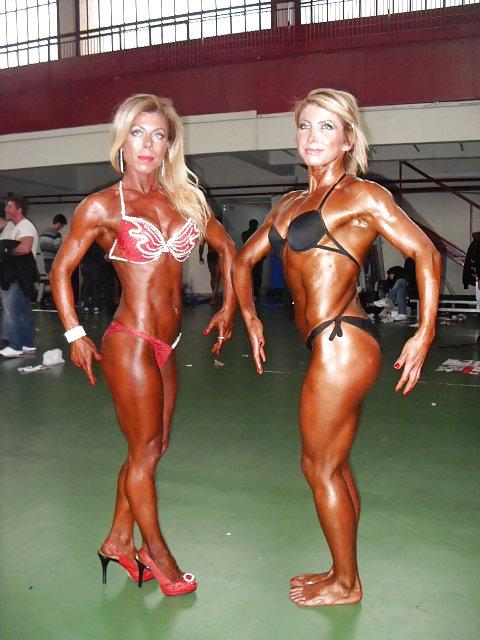 10P Turkish muscle female lady isil