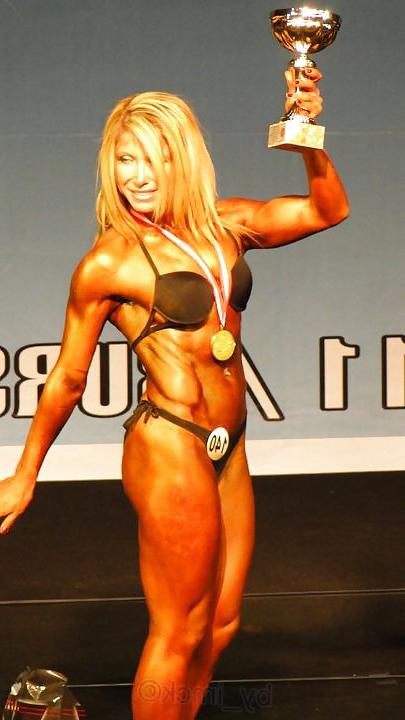10P Turkish muscle female lady isil