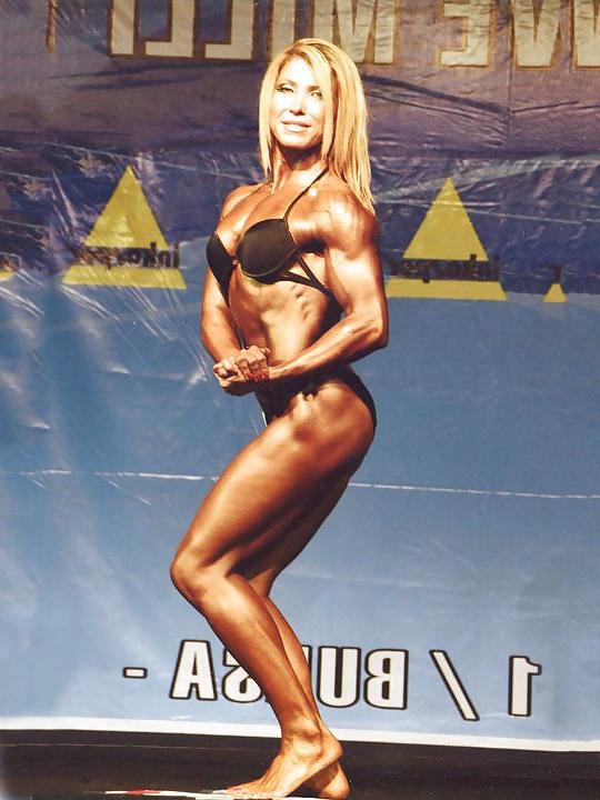10P Turkish muscle female lady isil
