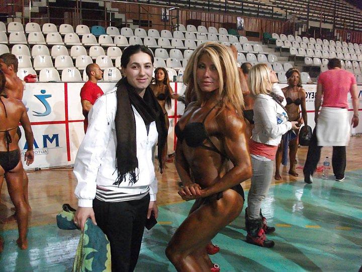 10P Turkish muscle female lady isil