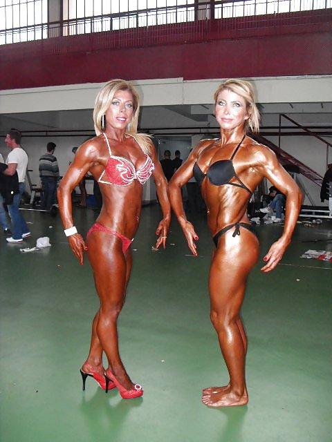 10P Turkish muscle female lady isil