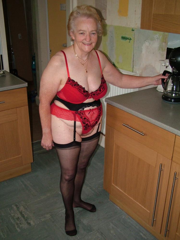 25P Sexy as fuck Chunky Gilf Slut