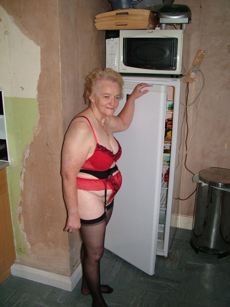 25P Sexy as fuck Chunky Gilf Slut
