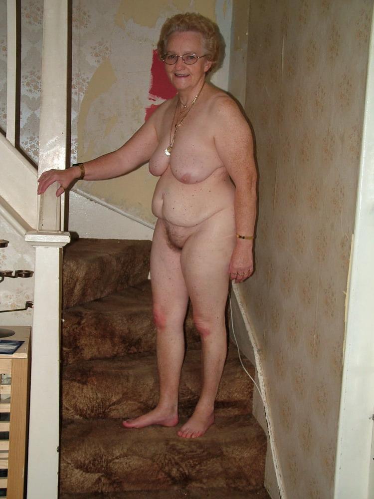 25P Sexy as fuck Chunky Gilf Slut