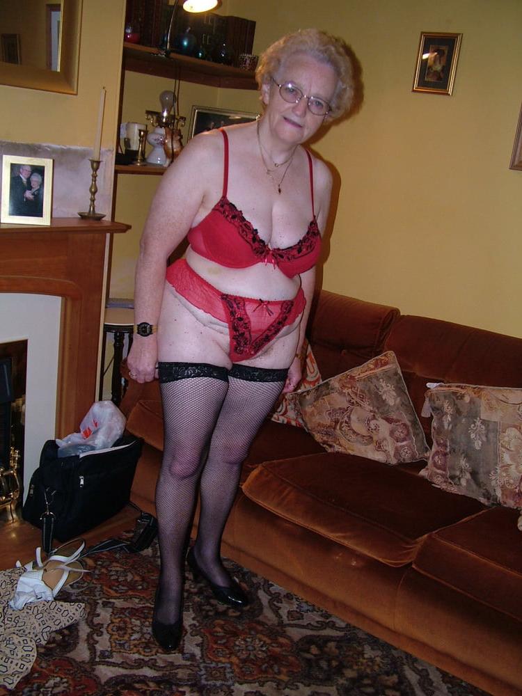 25P Sexy as fuck Chunky Gilf Slut