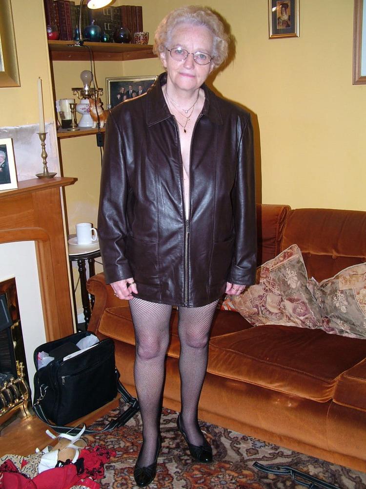 25P Sexy as fuck Chunky Gilf Slut