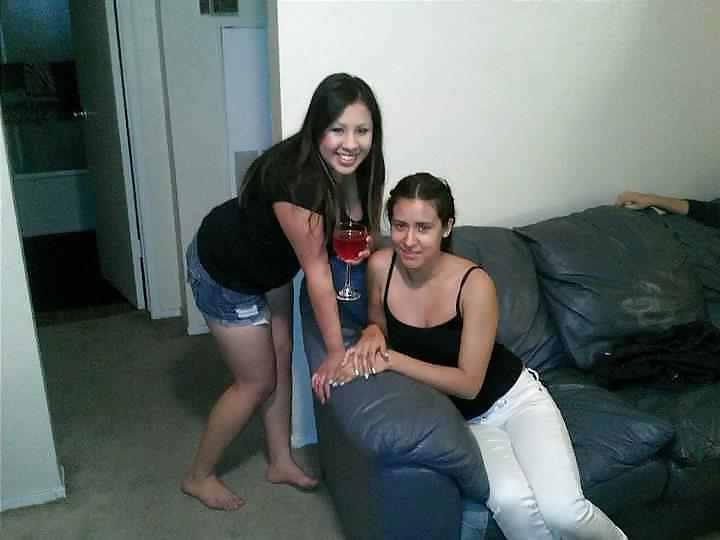25P REAL MEAXICAN TEEN FEET AND TEEN SELFSHOT