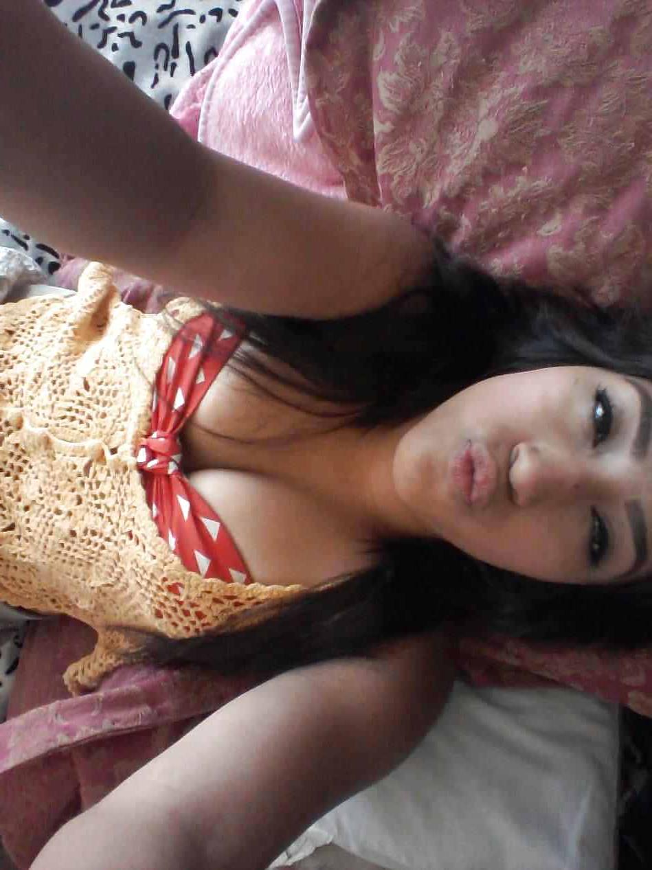 25P REAL MEAXICAN TEEN FEET AND TEEN SELFSHOT
