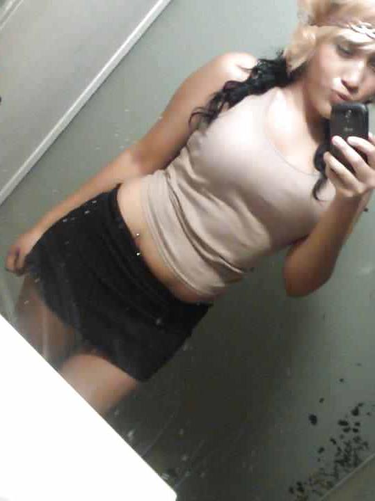 25P REAL MEAXICAN TEEN FEET AND TEEN SELFSHOT