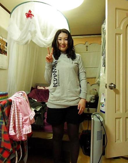 12P Cute korean girl 