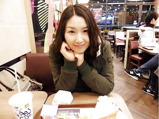12P Cute korean girl 