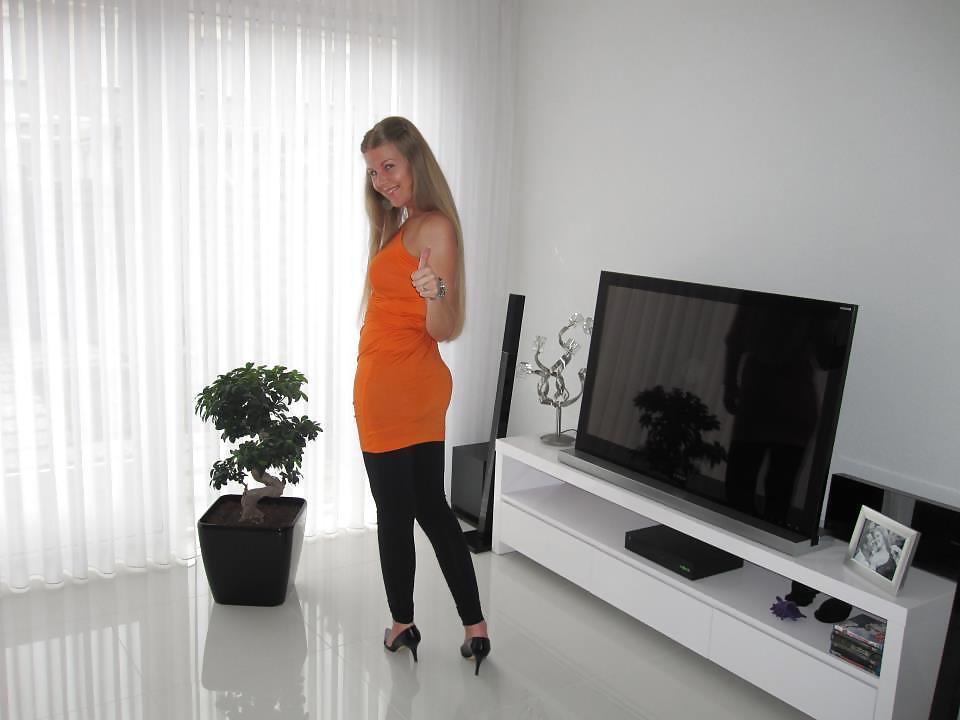 6P Sexy dutch mature bitch i like to fuck