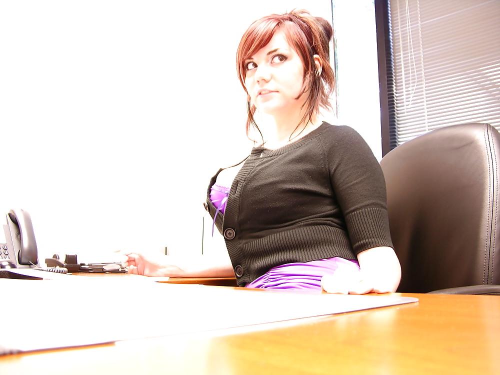25P Cute Redhead 