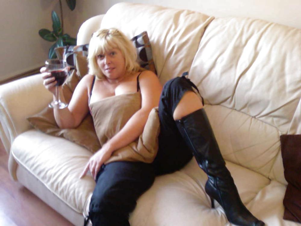 9P British Blonde Milf Wife