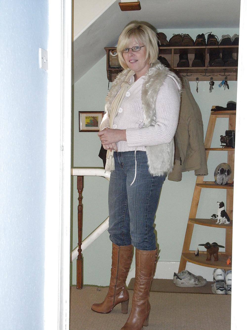 9P British Blonde Milf Wife