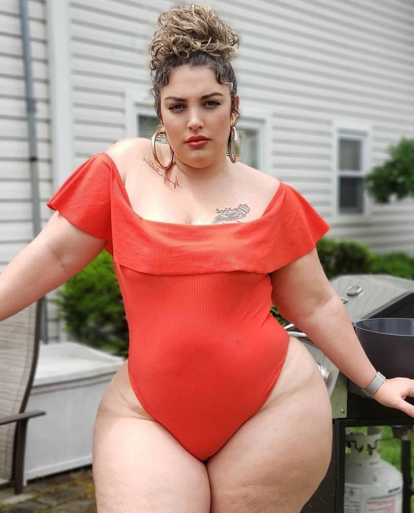 25P Chubby girl