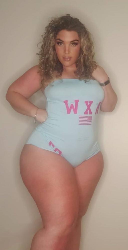 25P Chubby girl