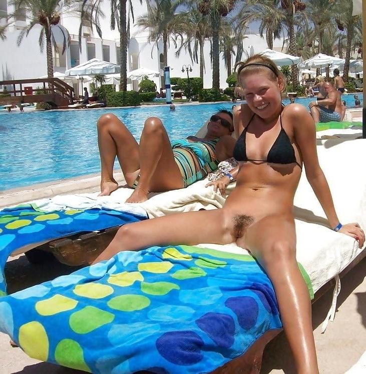 20P Young Natural Women 1329