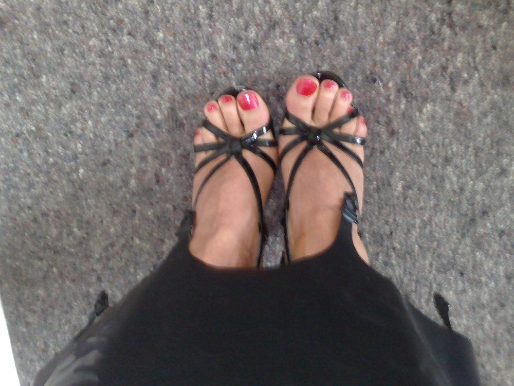 21P Sexy heels, feet and cock....mmmm