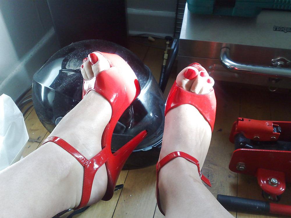 21P Sexy heels, feet and cock....mmmm