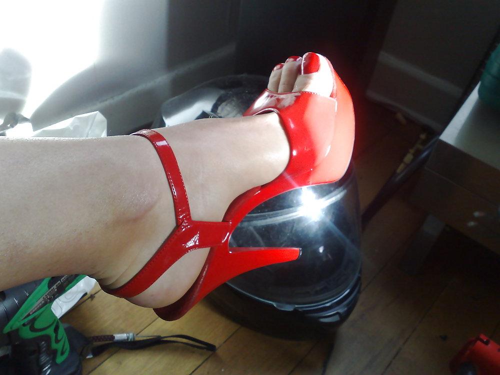 21P Sexy heels, feet and cock....mmmm