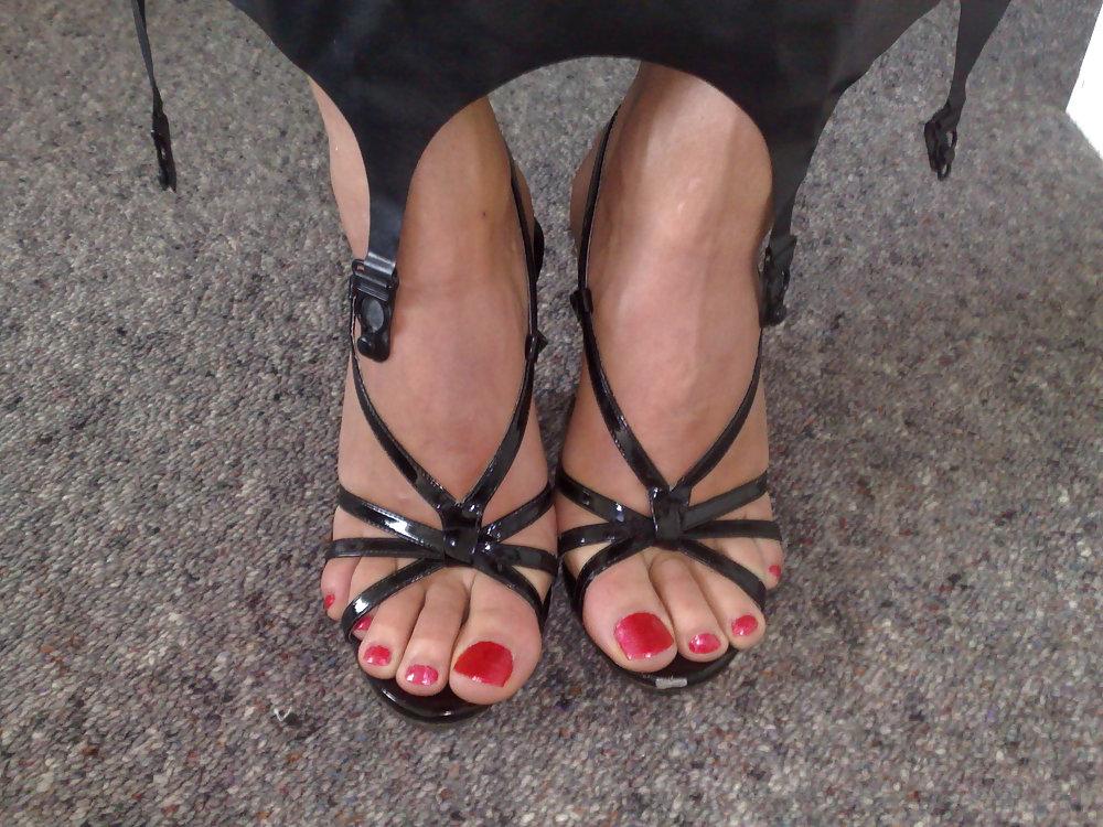 21P Sexy heels, feet and cock....mmmm