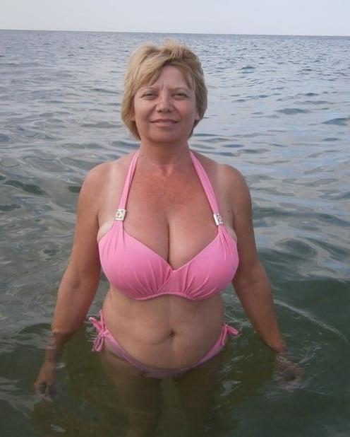 14P Chubby tits