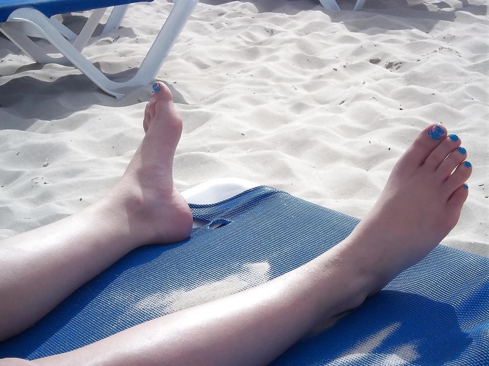 6P 19 year old GF's feet and toes - Comments please!