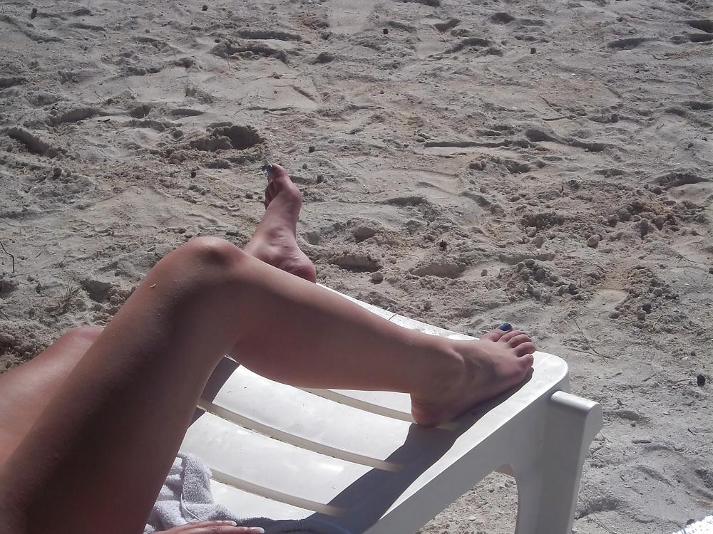 6P 19 year old GF's feet and toes - Comments please!