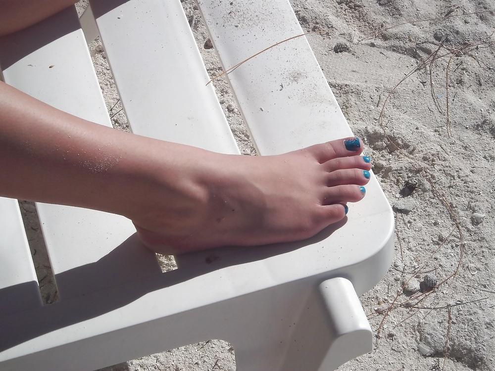 6P 19 year old GF's feet and toes - Comments please!