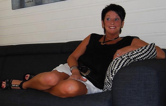 14P Sexy mature bitch in nylon . Fuck her!!!!