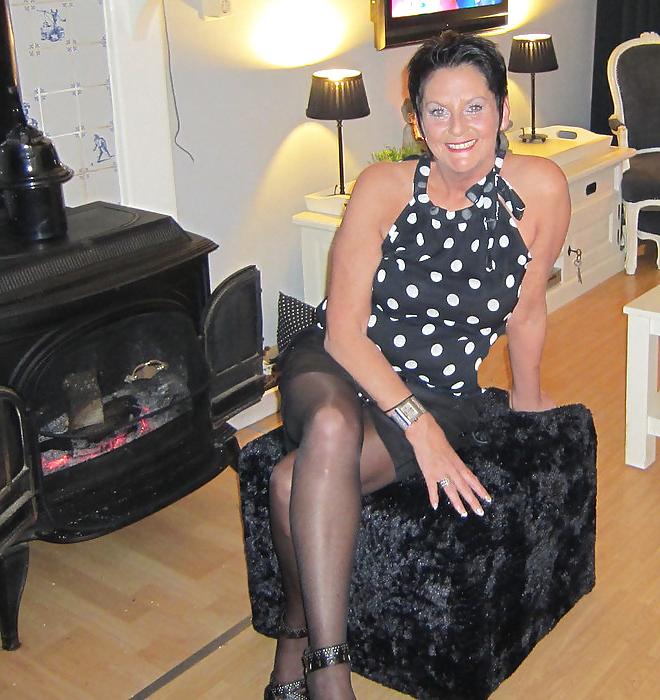 14P Sexy mature bitch in nylon . Fuck her!!!!