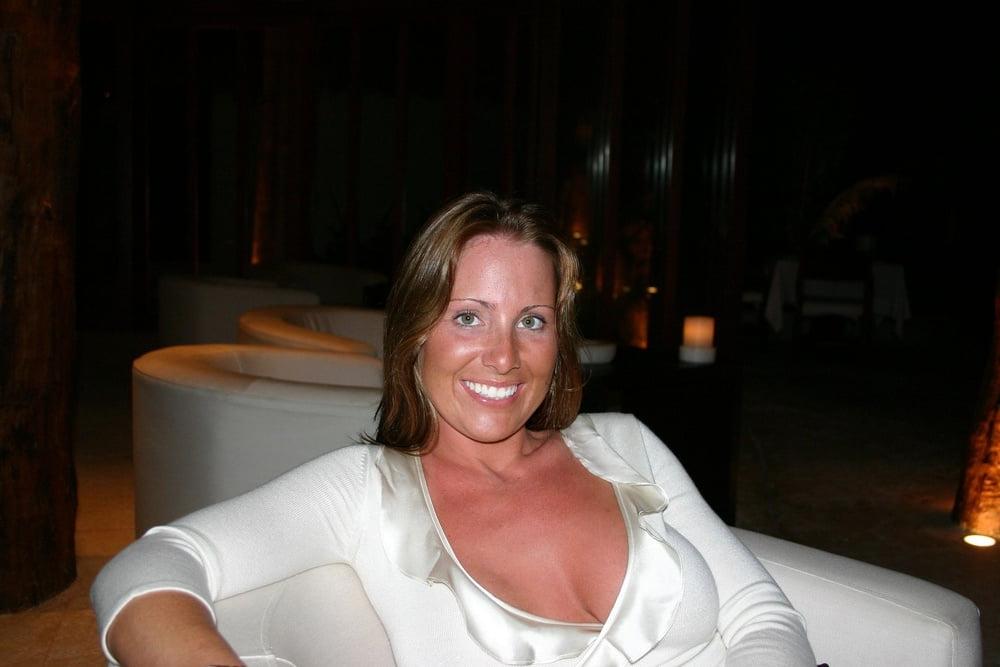25P Women Need Exposure 825 - Classic Wife
