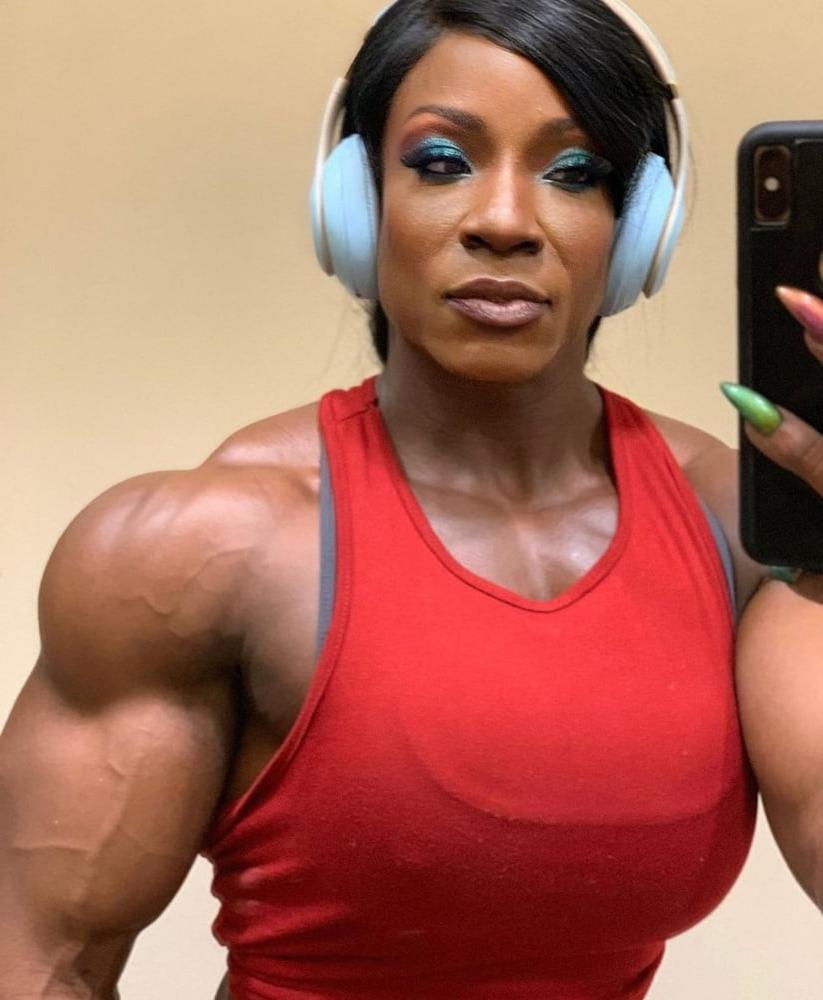 25P Beautiful Muscled Women 30