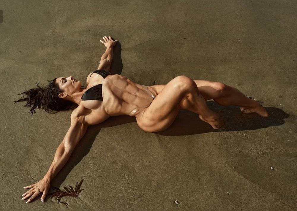 25P Beautiful Muscled Women 30