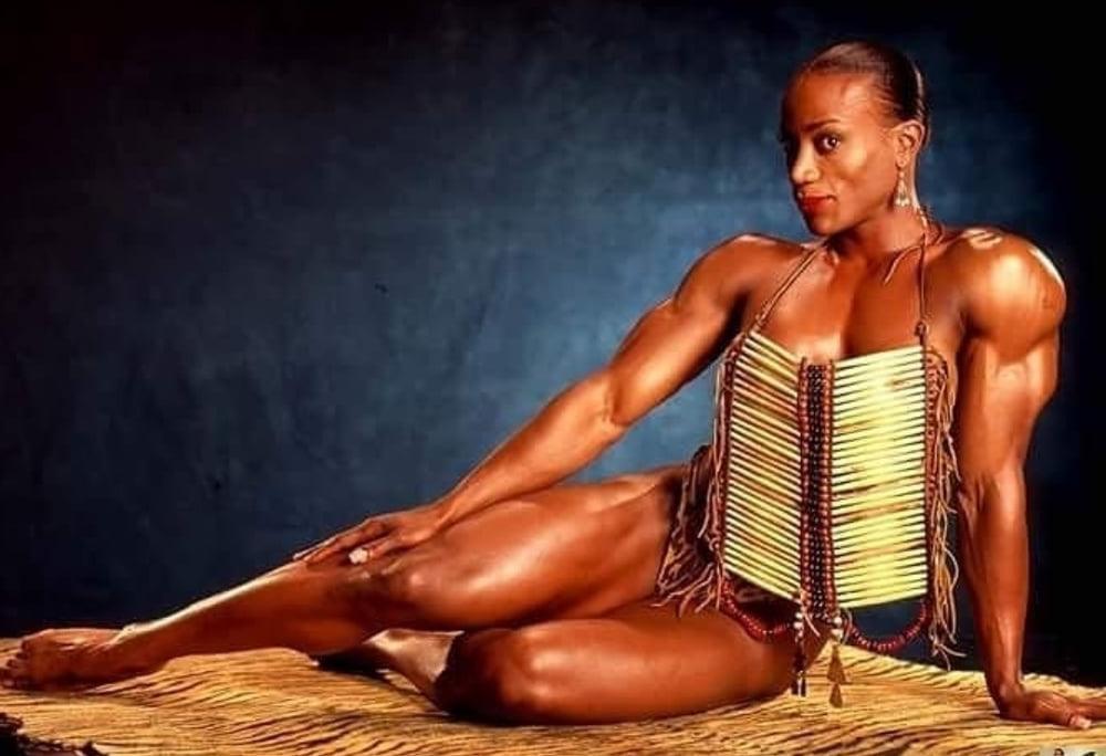25P Beautiful Muscled Women 30